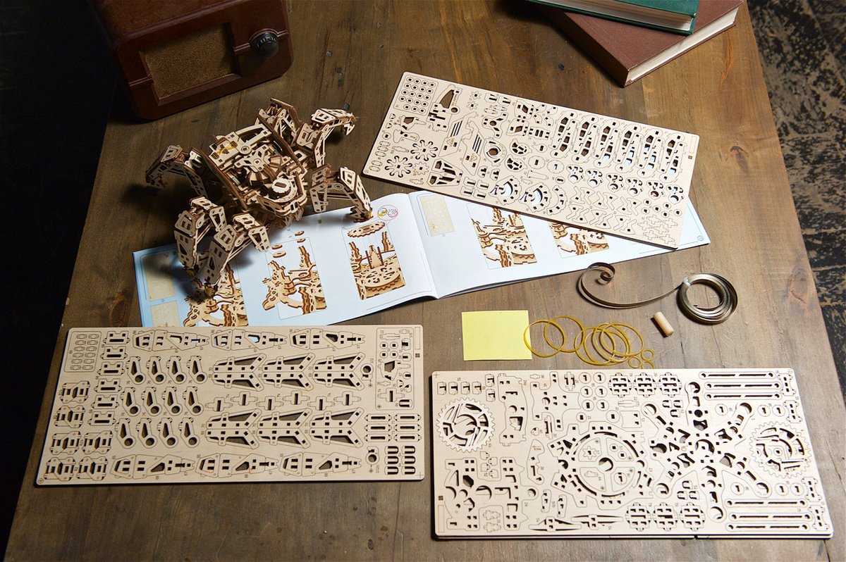 UGEARS Houten 3D Model - Hexapod Verkenner — afbeelding 15