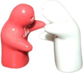 Floz Design peper en zoutstel koppel - omhelzing peper en zoutstel - rood wit - origineel huwelijkscadeau - fairtrade