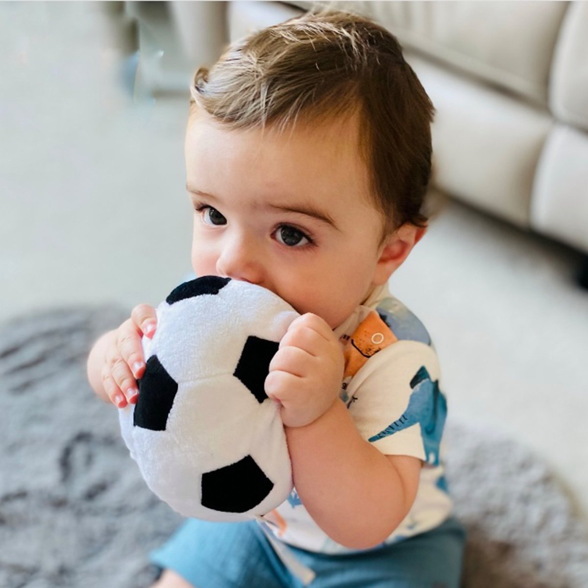 Playgro Baby Pluche Voetbal - Mijn eerste bal - Baby bal - Baby speelgoed - Voetbal Baby - Zachte Baby bal - Rammelaar Baby - Baby bal - Baby Speelgoed - Educatief baby speelgoed - Rammelaar - Zwart Wit - Belletje - 13cm — afbeelding 5