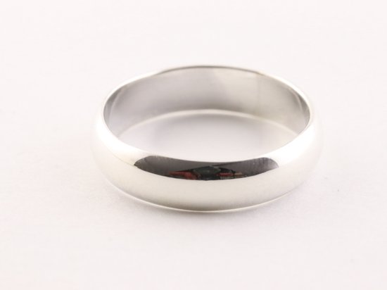 Fijne gladde zilveren ring - 6 mm.