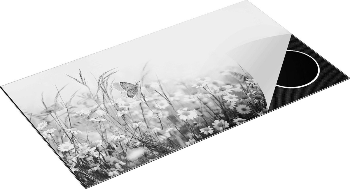 Chefcare Inductie Beschermer Witte Kamille Bloemen met een Vlinder - Zwart Wit - 95x55 cm - Afdekplaat Inductie - Kookplaat Beschermer - Inductie Mat