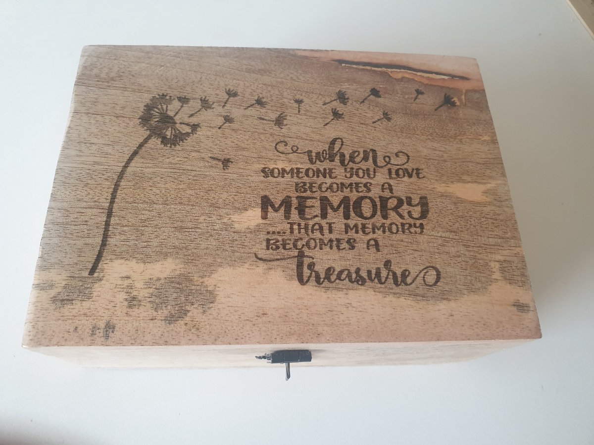 Memory box/ Herdenkingskistje [herinneringskistje]