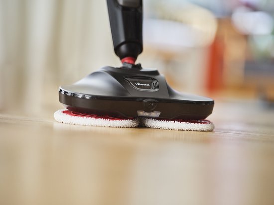 Zwarte elektrische Vileda Looper vloermop met twee roterende witte en rode pads op een houten vloer.
