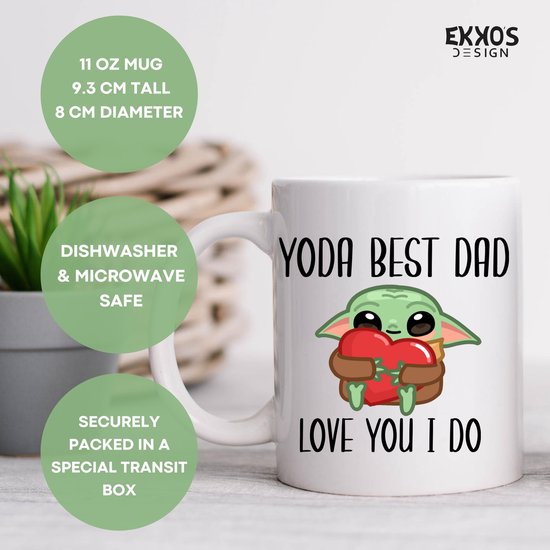 Tasse blanche avec texte "YODA BEST DAD LOVE YOU I DO" et Baby Yoda tenant un cœur. "11 OZ MUG, 9.3 CM TALL, 8 CM DIAMETER", lavable au lave-vaisselle et au micro-ondes, emballage sécurisé.