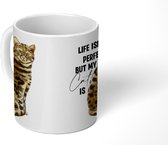 Mok - Koffiemok - Katten - Life isn't perfect but my cat is - Spreuken - Quotes - Mokken - 350 ML - Beker - Koffiemokken - Theemok - Mok met tekst