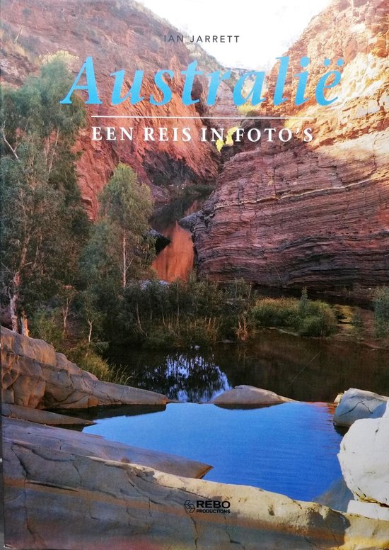 Boek "AUSTRALIË - EEN REIS IN FOTO'S" met een foto van een rotsachtige kloof met water.