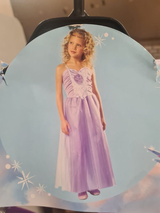 Barbie Fille Avec Une Robe Violette