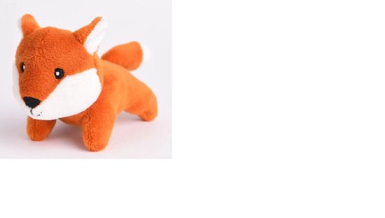 Pluche vos met oranje vacht, witte snuit en oren, zwarte neus en ogen.