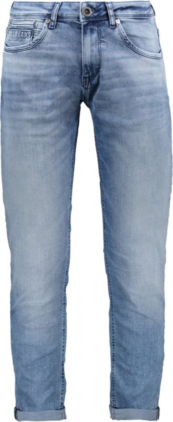 Lichtblauwe jeans met een slim fit pasvorm, opgerolde pijpen en subtiele verouderde effecten.