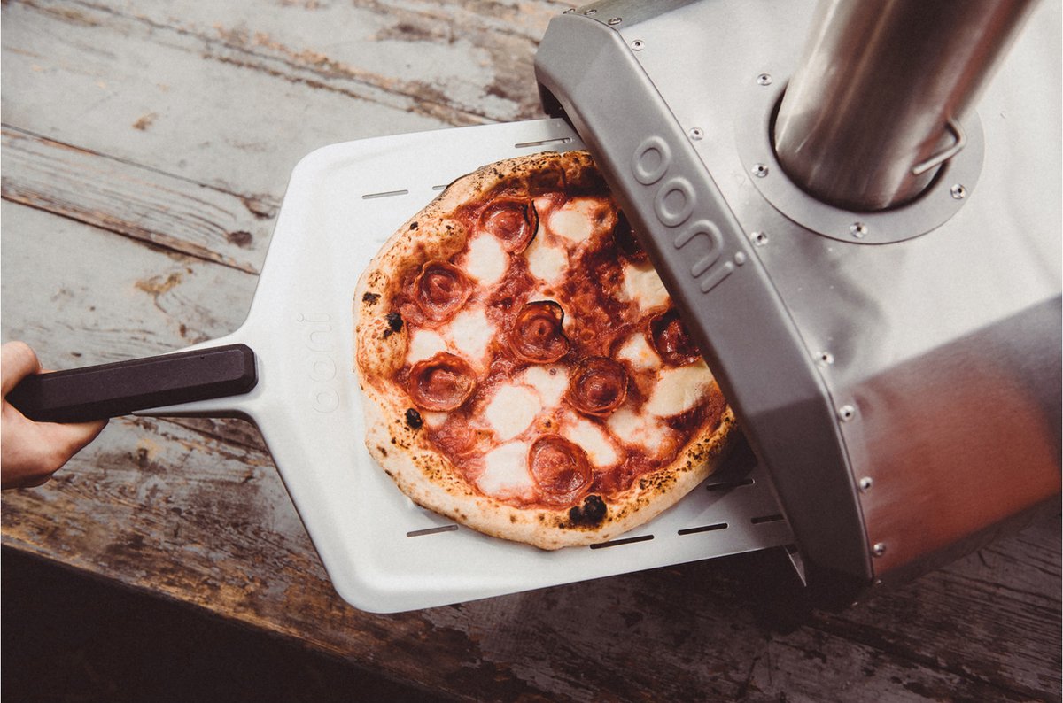 Ooni Karu 12 - Multi-fuel pizza oven for wood and charcoal