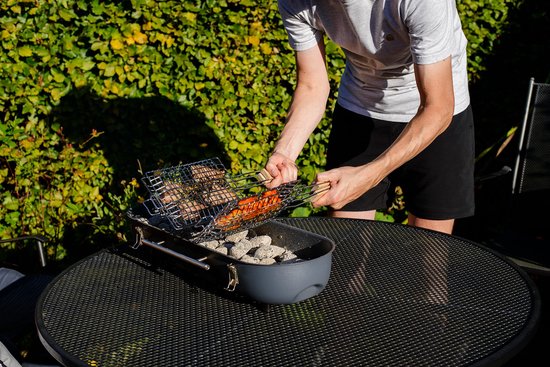 Designnest Flip Grill BBQ Gemakkelijk mee te nemen barbecue met draaibare roosters en geïntegreerde snijplank van Designnest — afbeelding 3