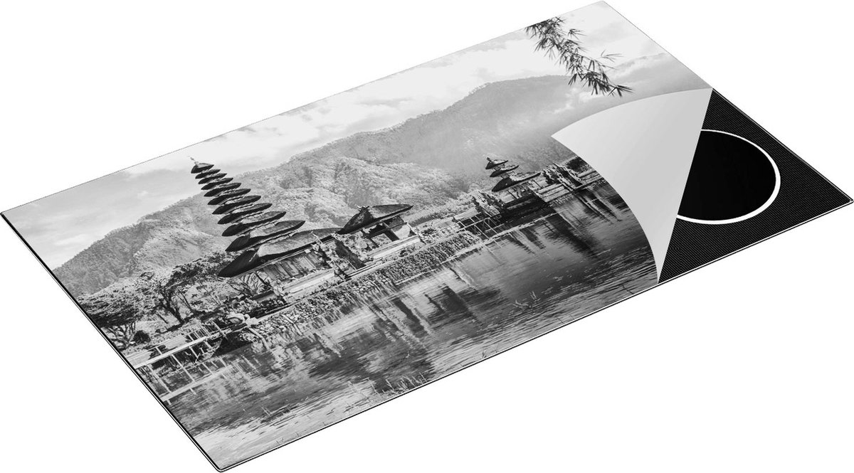 Chefcare Inductie Beschermer Pura Tempel in Bali op het meer Beratan - Zwart Wit - 90x55 cm - Afdekplaat Inductie - Kookplaat Beschermer - Inductie Mat