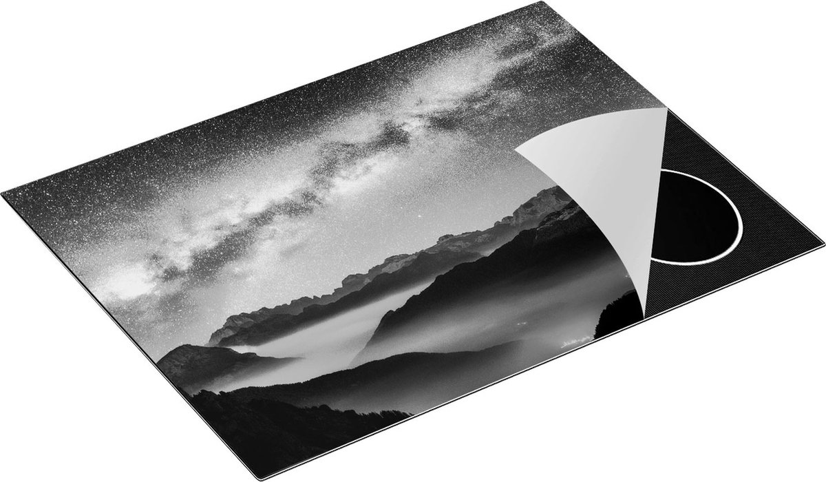 Chefcare Inductie Beschermer Melkweg bij de Bergen in Italië - Zwart Wit - 70x52 cm - Afdekplaat Inductie - Kookplaat Beschermer - Inductie Mat