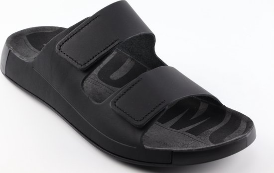 Zwarte ECCO sandalen met twee bandjes en klittenband.