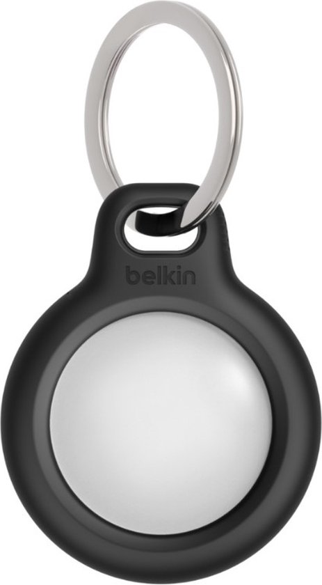 Zwarte beschermhoes voor AirTag met een zilveren sleutelhanger, op witte achtergrond.