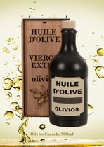 Olivios Cazorla premium olijfolie uit Spanje . in een luxe fles met skai leer label en handgemaakte Houten cadeau box