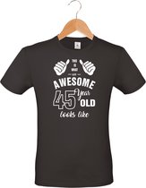 Awesome 45 year - 45 jaar cadeau - unisex T-shirt - verjaardag - zwart - maat M