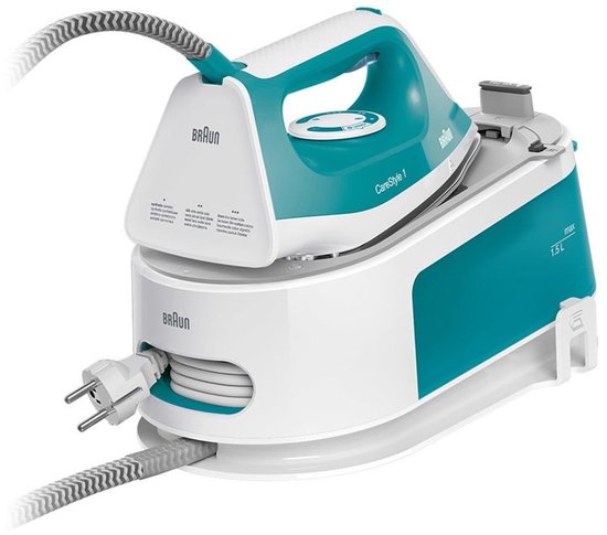 Groene en witte Braun CareStyle 1 stoomgenerator met een witte houder en een strijkijzer.