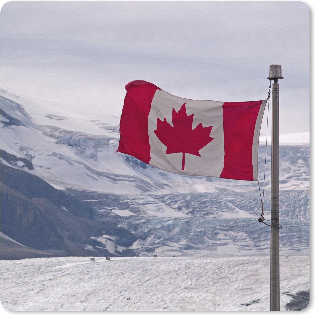 Muismat XXL 40x40 cm - Bureau onderlegger - Bureau mat De Canadese vlag in een winterlandschap - Bureaumat - Gaming mousepad xl - Bureaulegger groot - Computer deskmat