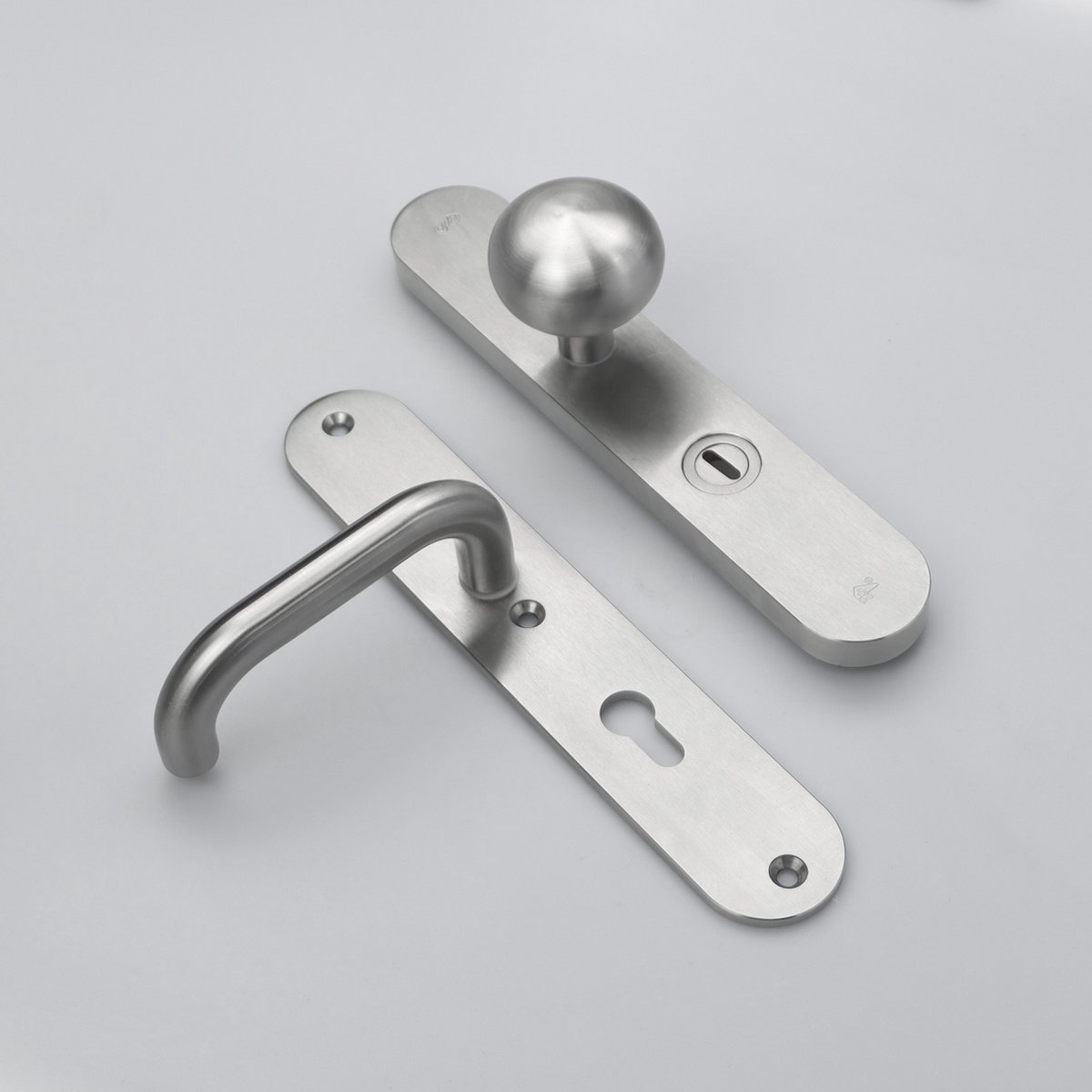MASSIEF RVS Tzunali Deurbeslag. Model MINHO SKG*** BREED T=15/5 VKTB (kerntrek) PC72 BUITEN KNOP CASTELLO; BINNEN KRUK VIGO