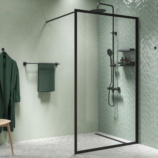 Cabine de douche moderne noire avec douche de pluie, douchette à main, étagères et porte-serviettes.