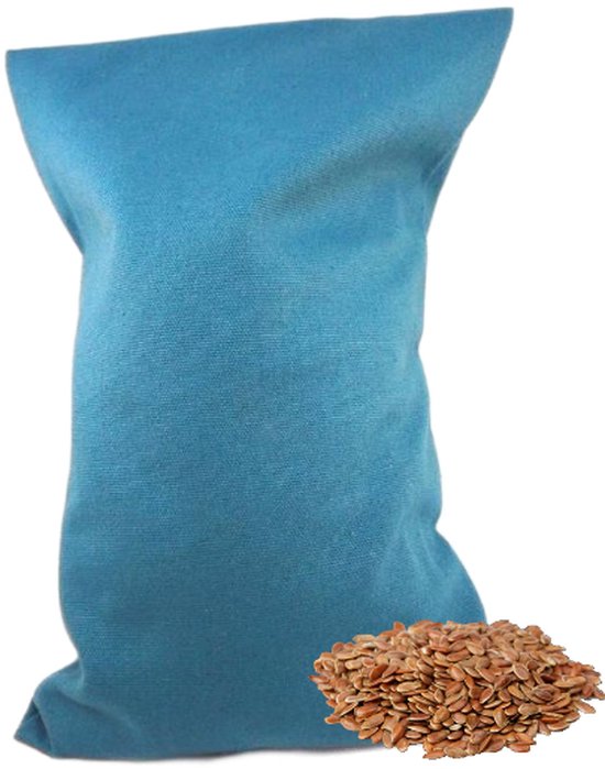 Blauw kersenpittenkussen met een stapel lijnzaad ernaast.