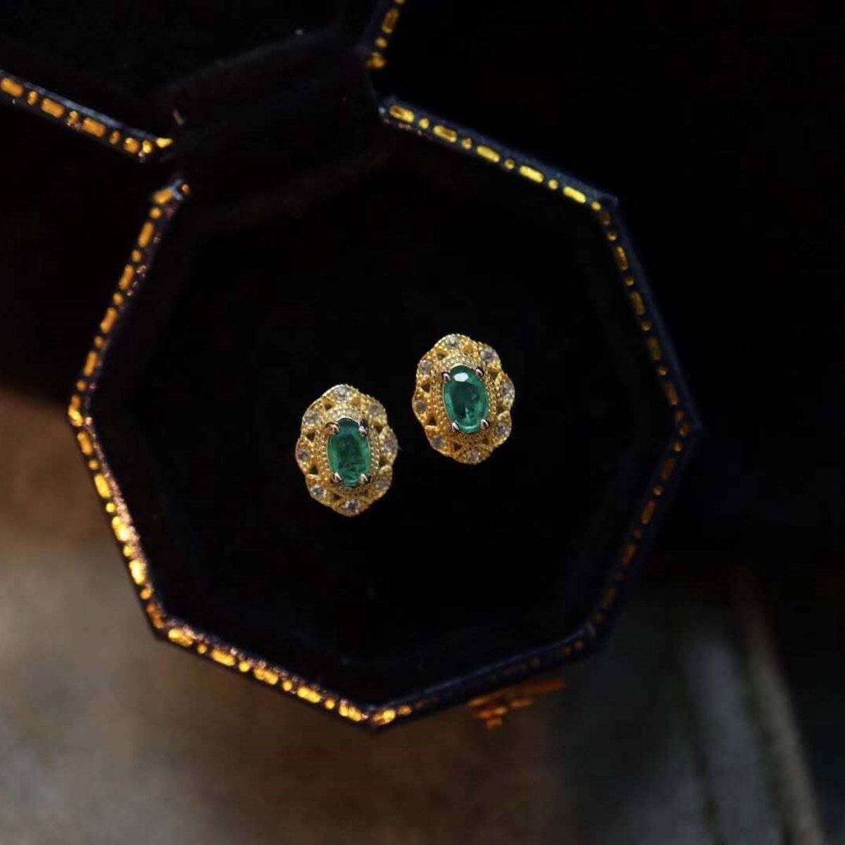 Royal art deco smaragdgroene steen oorstekers-goud vermeil