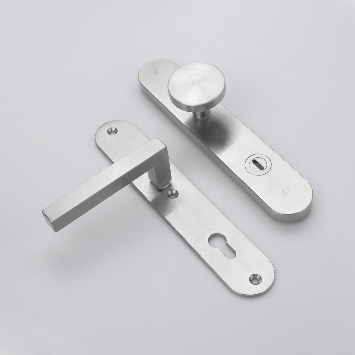 MASSIEF RVS Tzunali Deurbeslag. Model MINHO SKG*** BREED T=15/5 VKTB (kerntrek) PC92 BUITEN KNOP TORRES C; BINNEN KRUK PAVIA