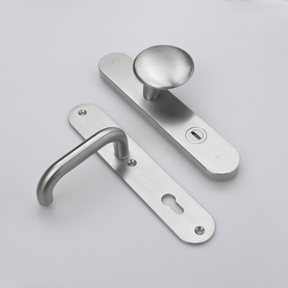 MASSIEF RVS Tzunali Deurbeslag. Model MINHO SKG*** BREED T=15/5 VKTB (kerntrek) PC92  BUITEN KNOP GUARDA; BINNEN KRUK VIGO