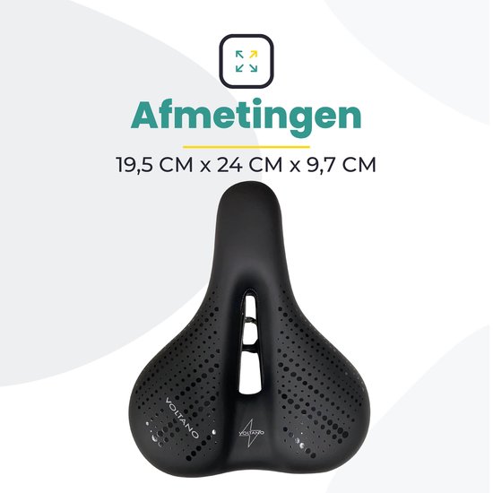 Zwart fietszadel met perforaties en het Voltano logo, met de tekst "Afmetingen 19,5 CM x 24 CM x 9,7 CM".