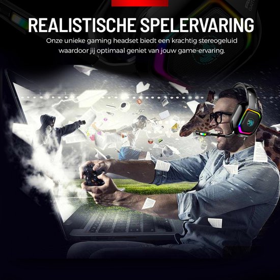 Gamer met bril draagt een RGB-gaming headset tijdens het spelen, met realistische spelervaring weergave.