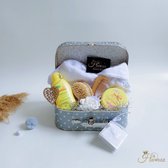 Baby cadeau - Kraamcadeau - Kraamcadeau jongen of meisje - Baby set - Zwitsal - kraamkado - baby verzorging set - zeeproosje - baby badjas - houten borstel en kam - Babygeschenk -kerstcadeau 