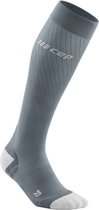 CEP Run Ultralight compressiekousen (grey/light grey)