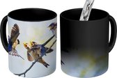 Magische Mok - Foto op Warmte Mokken - Koffiemok - Jonge boerenzwaluwen - Magic Mok - Beker - 350 ML - Theemok
