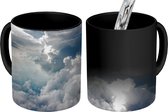 Magische Mok - Foto op Warmte Mok - Grote wolken met een blauwe hemel - 350 ML
