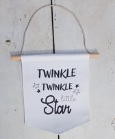 Canvas decoratie aan houten stok met touw en de tekst Twinkle Twinkle Little Star - canvas - Twinkle Twinkle - muur decoratie - SweetOne