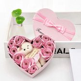 Valentijns Cadeau box - Bad Zeep rozen - Roze Rozen - Hartjes Vorm - Knuffel beertje - Valentijnsdag 2022