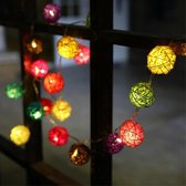 Licht snoer lichtslinger - lampjes - rattan rotan balletjes 3 cm - sfeerverlichting - feestverlichting - multi colour - 10 led lampen op battterij - 1,2 meter