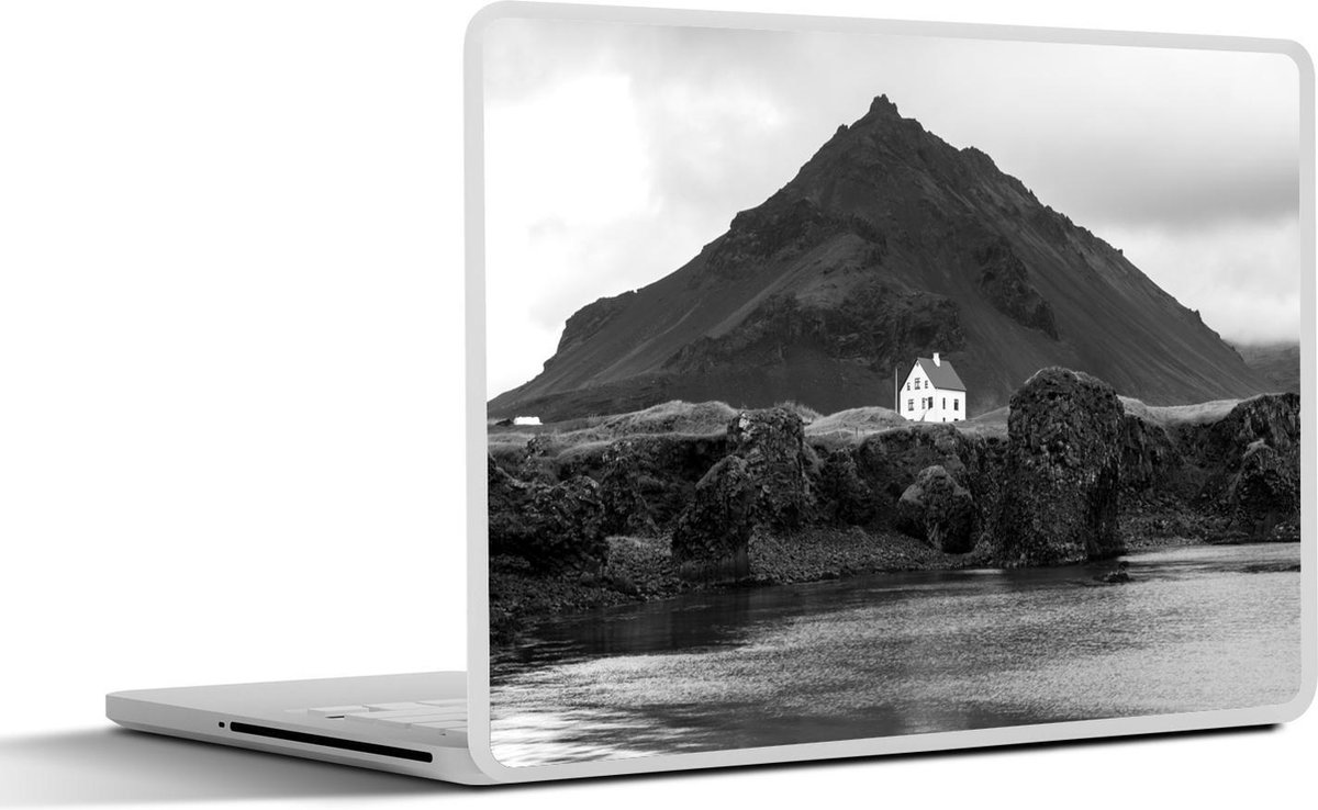 Afbeelding van product SleevesAndCases  Laptop sticker - 17.3 inch - Arnarstapi in IJsland - zwart wit