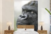 Behang - Fotobehang Een verbazingwekkende Gorilla - Breedte 225 cm x hoogte 350 cm