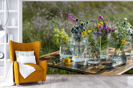 Papier peint photo peint photo vinyle - Fleurs dans des vases sur une table largeur 420 cm x hauteur 280 cm - Tirage photo sur papier peint (disponible en 7 tailles)