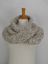 Colsjaal gehaakt in ecru met een spikkeltje grijs, ronde sjaal, warme gehaakte tunnelsjaal 20% wol handgemaakte sjaal