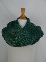 Handgemaakte sjaal / colsjaal in groentinten met glinsterdraad, tunnelsjaal, ronde sjaal gehaakt