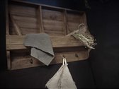 Hangende gruttersbak met handdoekhaken