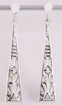 Lange opengewerkte zilveren oorstekers