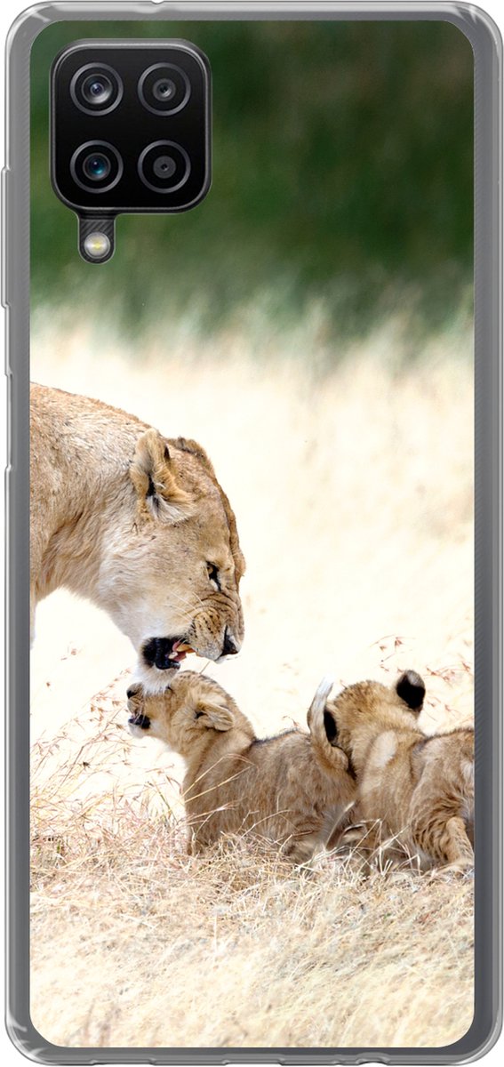 Telefoonhoesje Geschikt voor Samsung Galaxy A12 hoesje - Leeuw - Gras - Welp - Familie - Siliconen Telefoonhoesje Telefoonhoesje