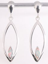 Opengewerkte zilveren oorstekers met welo opaal