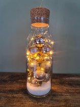 Kerst | Winter | Arrangement | Goud |  - Decoratie / Kerstballen | in Vaas | Glas | Fles met kurk - Led verlichting - Sfeer - | Sneeuw | Cadeau