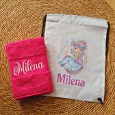 Handdoek 50x100cm fuchsia geborduurd met naam inclusief zwem tasje met naam | sporttas | badhanddoek | personaliseren | cadeau meisje | verjaardag