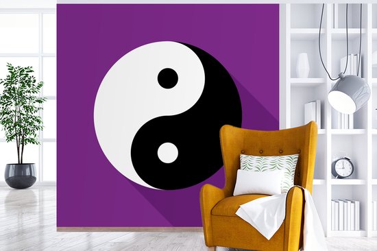 Papier peint photo vinyle - Une illustration du logo Yin et Yang avec un fond violet largeur 280 cm x hauteur 280 cm - Tirage photo sur papier peint (disponible en 7 tailles)